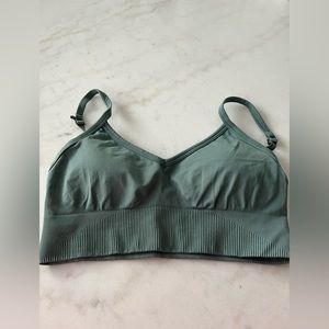 lululemon sports bra size 6 NWOT